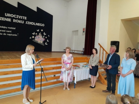 Zakończenie roku szkolnego 2024/2025. Pożegnanie p.dyrektor Barbary Cybuli